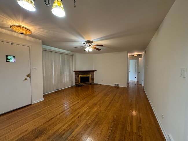 1727 Dundee Rd in Northbrook, IL - Building Photo - Building Photo