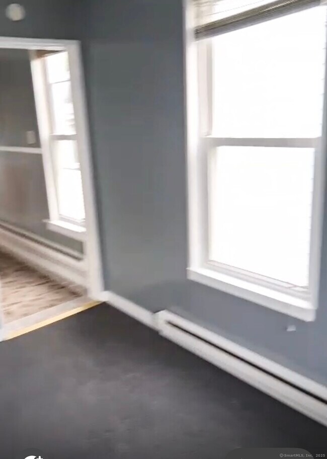 20 Lounsbury Ave in Waterbury, CT - Building Photo - Building Photo