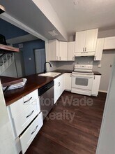 2095 Sunset Point Rd in Clearwater, FL - Building Photo - Building Photo