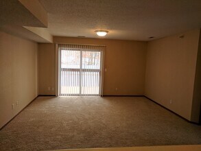 1310-1320 Wenig Rd NE in Cedar Rapids, IA - Foto de edificio - Building Photo