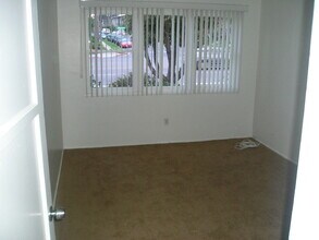 3222 Clairemont Dr in San Diego, CA - Building Photo - Building Photo