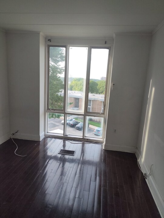 5715 N Kings Hwy in Alexandria, VA - Building Photo