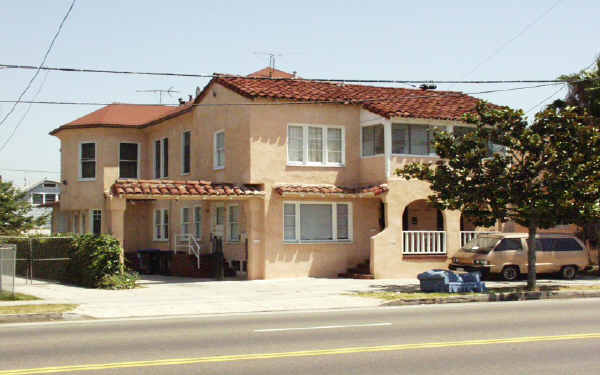 1221-1225 W Adams Blvd in Los Angeles, CA - Building Photo