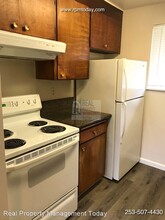 116 173rd St S in Spanaway, WA - Foto de edificio - Building Photo