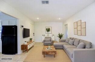 9811 Shadydale Ln in Houston, TX - Building Photo