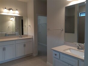 8214 Hanoverian Dr in Greenacres, FL - Foto de edificio - Building Photo