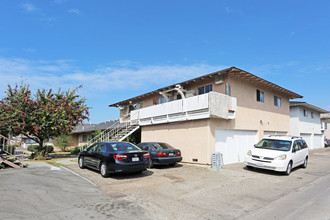 16632 Bartlett Ln in Huntington Beach, CA - Building Photo - Building Photo