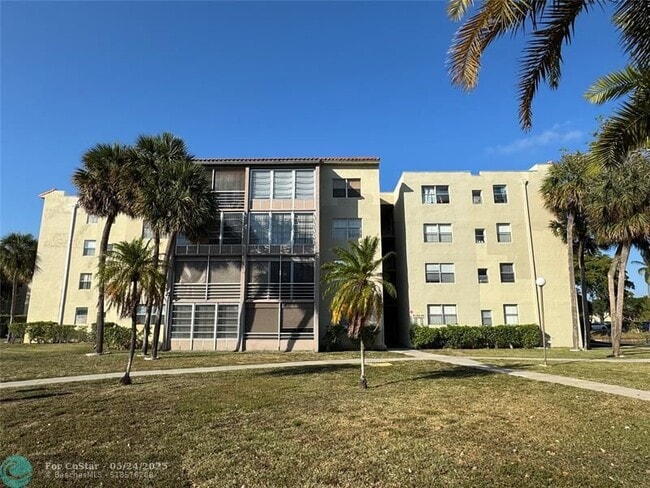 property at 1800 N Lauderdale Ave