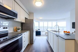 1000 Mount Pleasant in Toronto, ON - Building Photo