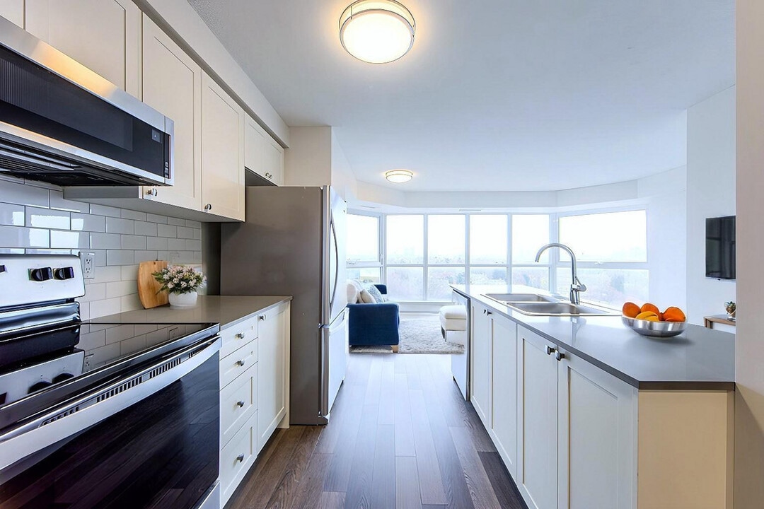 1000 Mount Pleasant in Toronto, ON - Building Photo