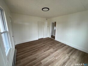 11 Roosevelt Ave in Plymouth, CT - Building Photo - Building Photo