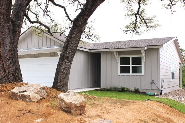 828 Oak Ln in Cottonwood Shores, TX - Building Photo - Building Photo