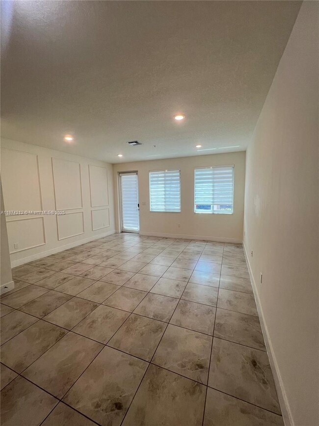 10295 NW 64th Terrace in Doral, FL - Building Photo - Building Photo