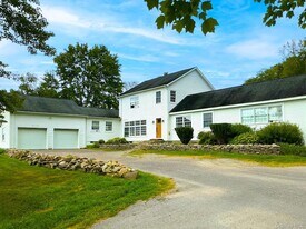 492 Mooney Hill Rd in Patterson, NY - Building Photo