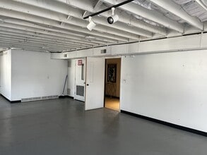 5701 NW Radial Hwy in Omaha, NE - Building Photo - Building Photo