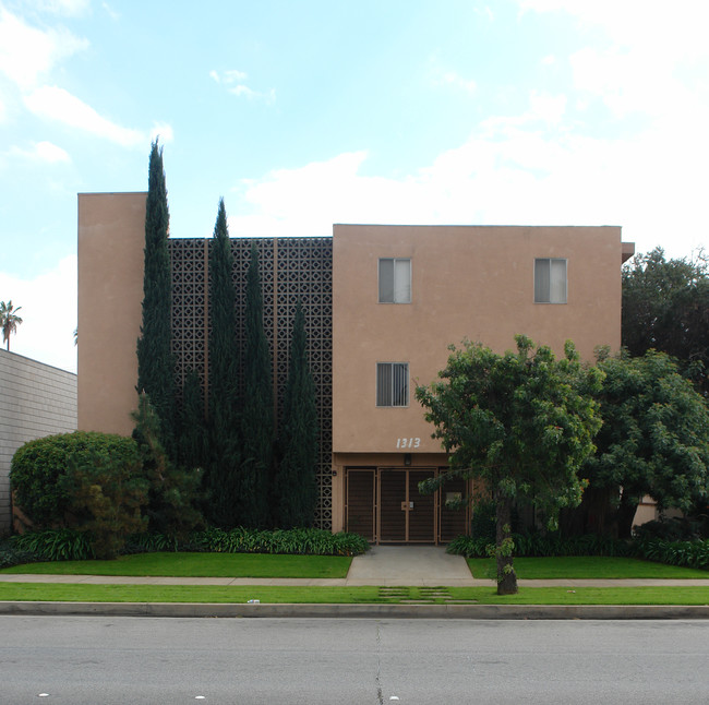 1313 Huntington Dr in Los Angeles, CA - Foto de edificio - Building Photo