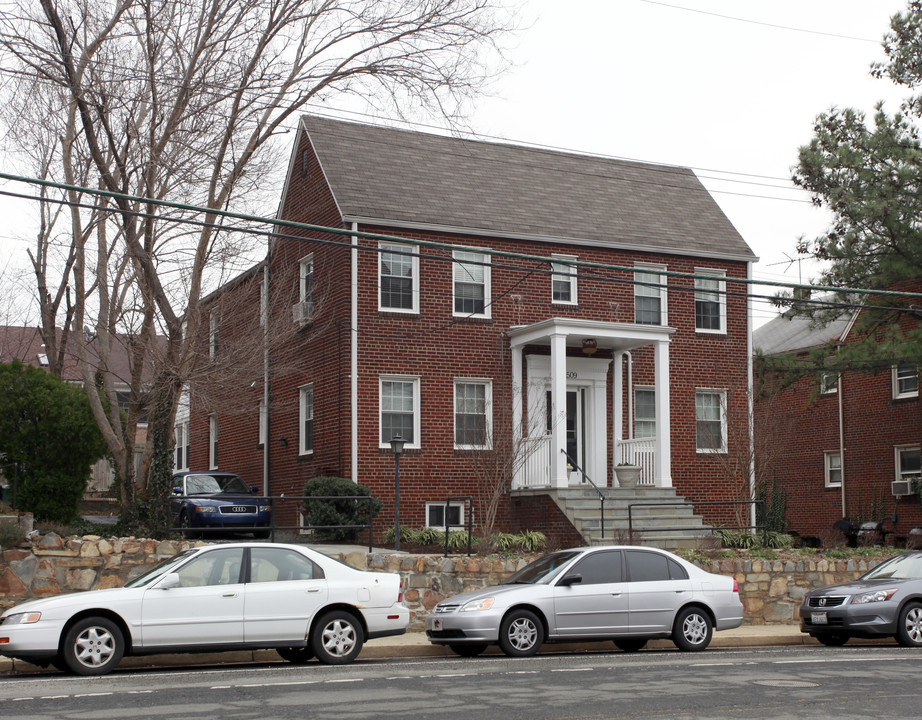 1509 N Rhodes St in Arlington, VA - Building Photo