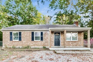 3702 Blue Creek Ct in Okolona, KY - Building Photo