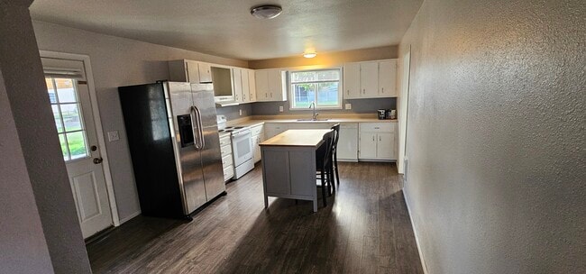 property at 1037 SW Cascade Ave