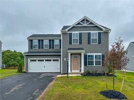 14 Trailhead Rd in Henrietta, NY - Building Photo