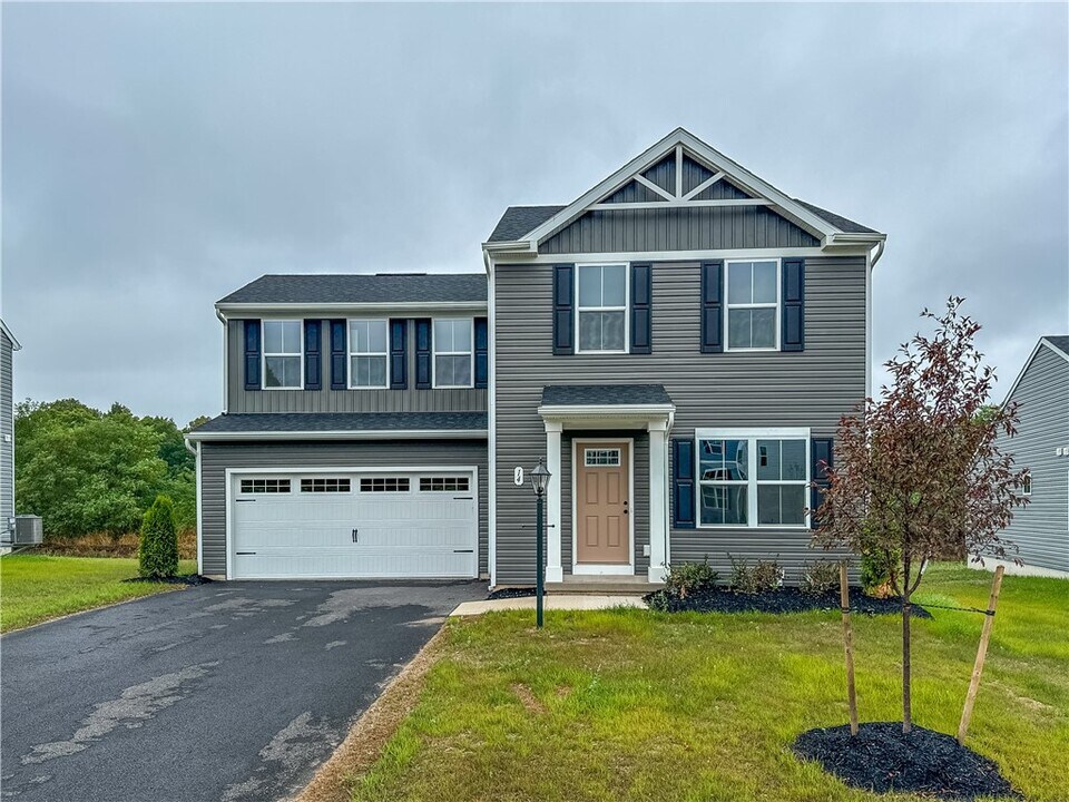 14 Trailhead Rd in Henrietta, NY - Foto de edificio