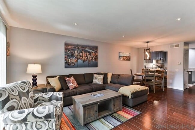 5700 Baltimore Dr in La Mesa, CA - Building Photo - Building Photo