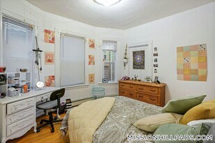 68 Calumet St in Boston, MA - Building Photo