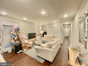 2010 Walnut St in Philadelphia, PA - Building Photo - Building Photo