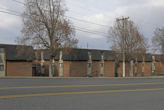 Pine View Apartments in Logan, UT - Building Photo - Building Photo