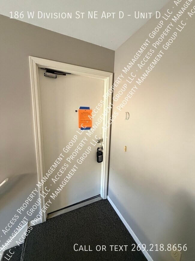 186 W Division St NE in Rockford, MI - Building Photo - Building Photo