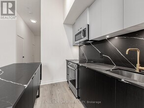 285 Dufferin St in Toronto, ON - Building Photo - Building Photo