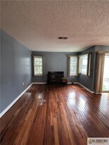 826 Edpas Rd in New Brunswick, NJ - Building Photo