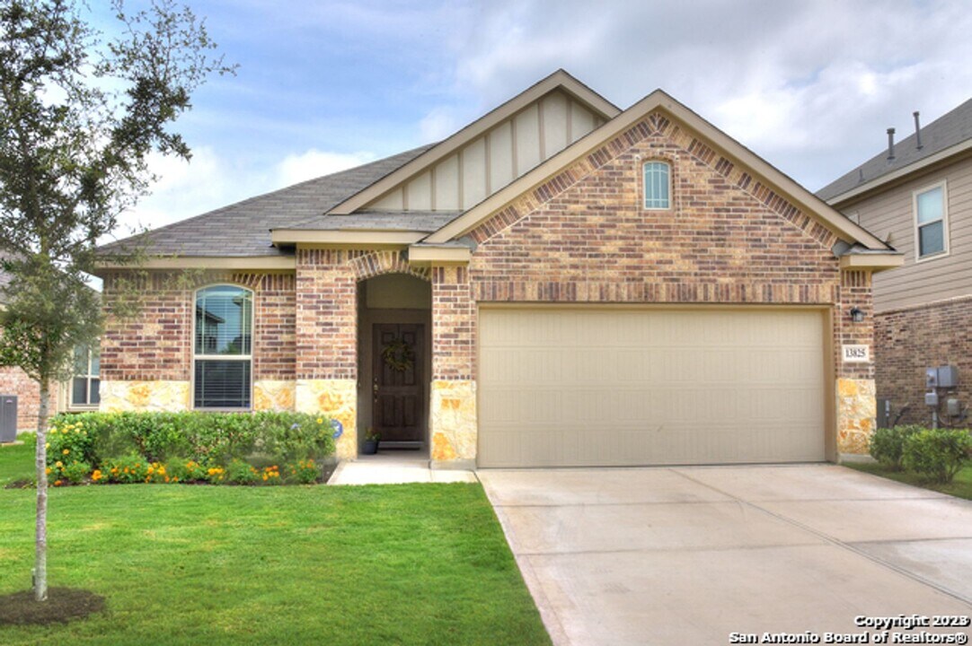 13825 Bellows Path in San Antonio, TX - Building Photo