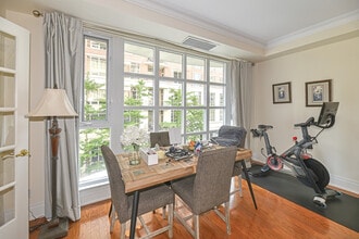 33 Delisle Ave in Toronto, ON - Building Photo - Building Photo