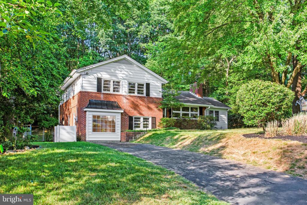 1117 Westbriar Ct NE in Vienna, VA - Building Photo