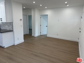 1864 W 25th St in Los Angeles, CA - Building Photo - Building Photo