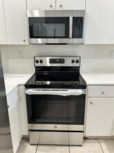 5737 NW 114th Path in Doral, FL - Building Photo - Building Photo