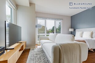 10333 Main St, Unit FL3-ID838 in Bellevue, WA - Building Photo