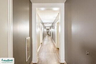 6115 Tidewater Dr, Unit 117 in Norfolk, VA - Foto de edificio - Building Photo