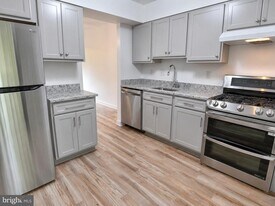1580 Moorings Dr in Reston, VA - Building Photo