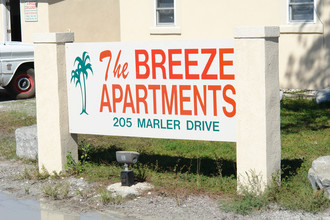 The Breeze Apartments in Fort Walton Beach, FL - Building Photo - Building Photo