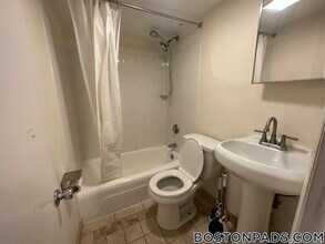 53 S Huntington Ave, Unit B4 in Boston, MA - Building Photo - Building Photo