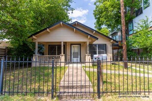 2410 Santa Rita St in Austin, TX - Building Photo