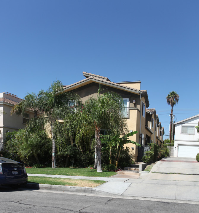 727 E Cypress Ave in Burbank, CA - Building Photo