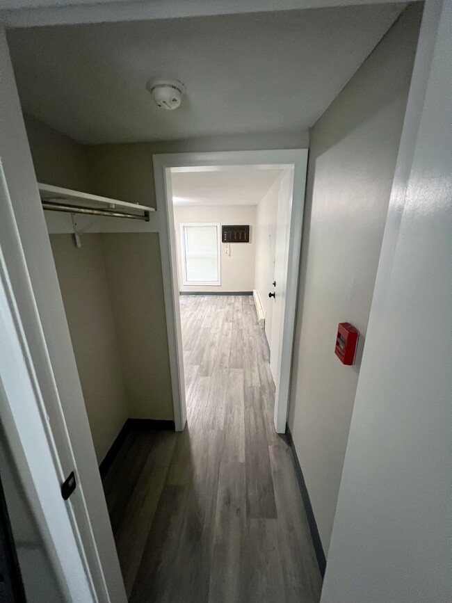 45 Locust St in New Britain, CT - Building Photo - Building Photo