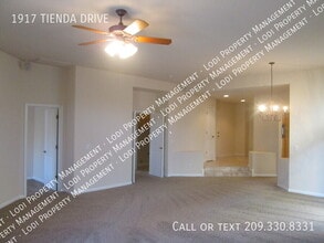 1917 Tienda Dr in Lodi, CA - Building Photo - Building Photo