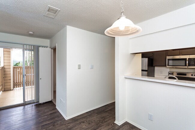Meadowcrest Apartments in Dallas, TX - Building Photo - Interior Photo