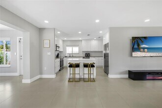 1104 N 13th Ter in Hollywood, FL - Foto de edificio - Building Photo