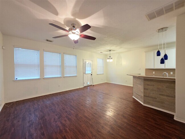 114 E Stedhill Loop in Conroe, TX - Building Photo - Building Photo