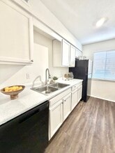 The Waypoint in Pensacola, FL - Building Photo - Building Photo